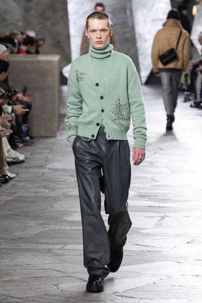 Look 25